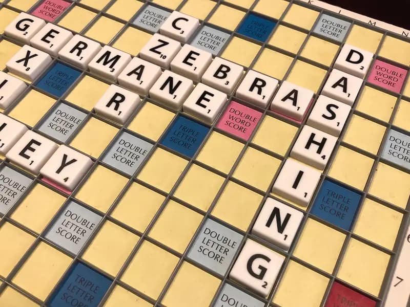 Entdecke geheime Wortkombinationen mit Scrabblemania