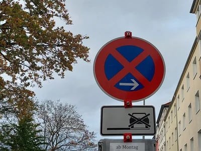 Halteverbot beantragen Berlin – So gelingt der reibungslose Umzug mit Halteverbot-24