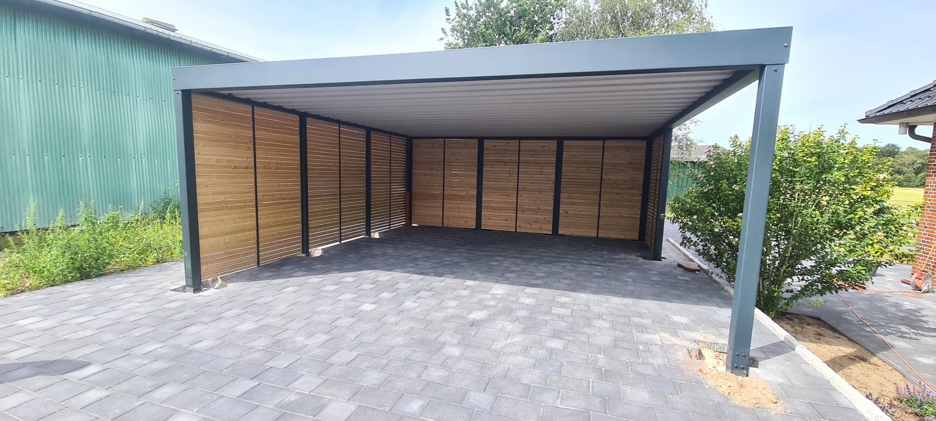 Terrassenüberdachung Alu – beste Lösung für Sonnen- und Regenschutz